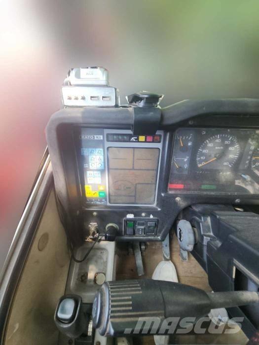 Kato MR 100 Ruwterrein kranen