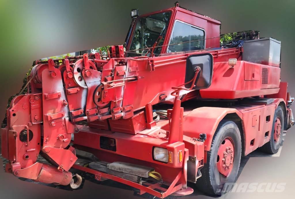 Kato MR 100 Ruwterrein kranen