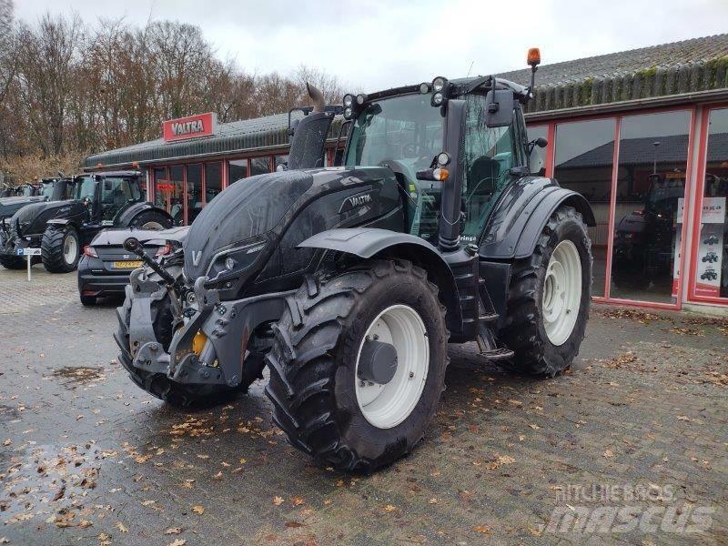 Valtra T 214 D Tractoren