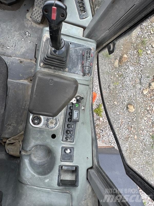 Hitachi LX 290 E Wielladers