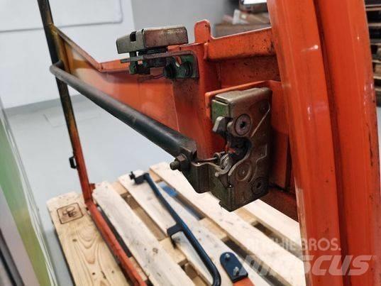 JLG 307 door Cabine en interieur