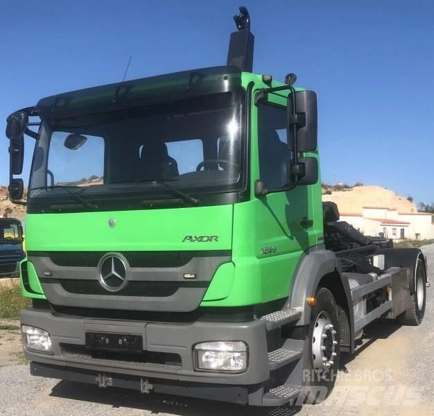 Mercedes-Benz 1829 Containertrucks met kabelsysteem