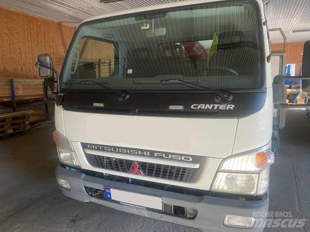 Mitsubishi Canter Vlakke laadvloer met kraan