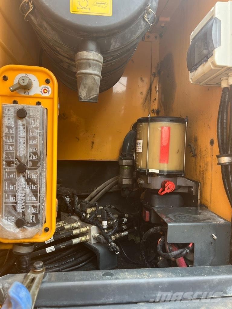 Hyundai HX 300 NL Rupsgraafmachines