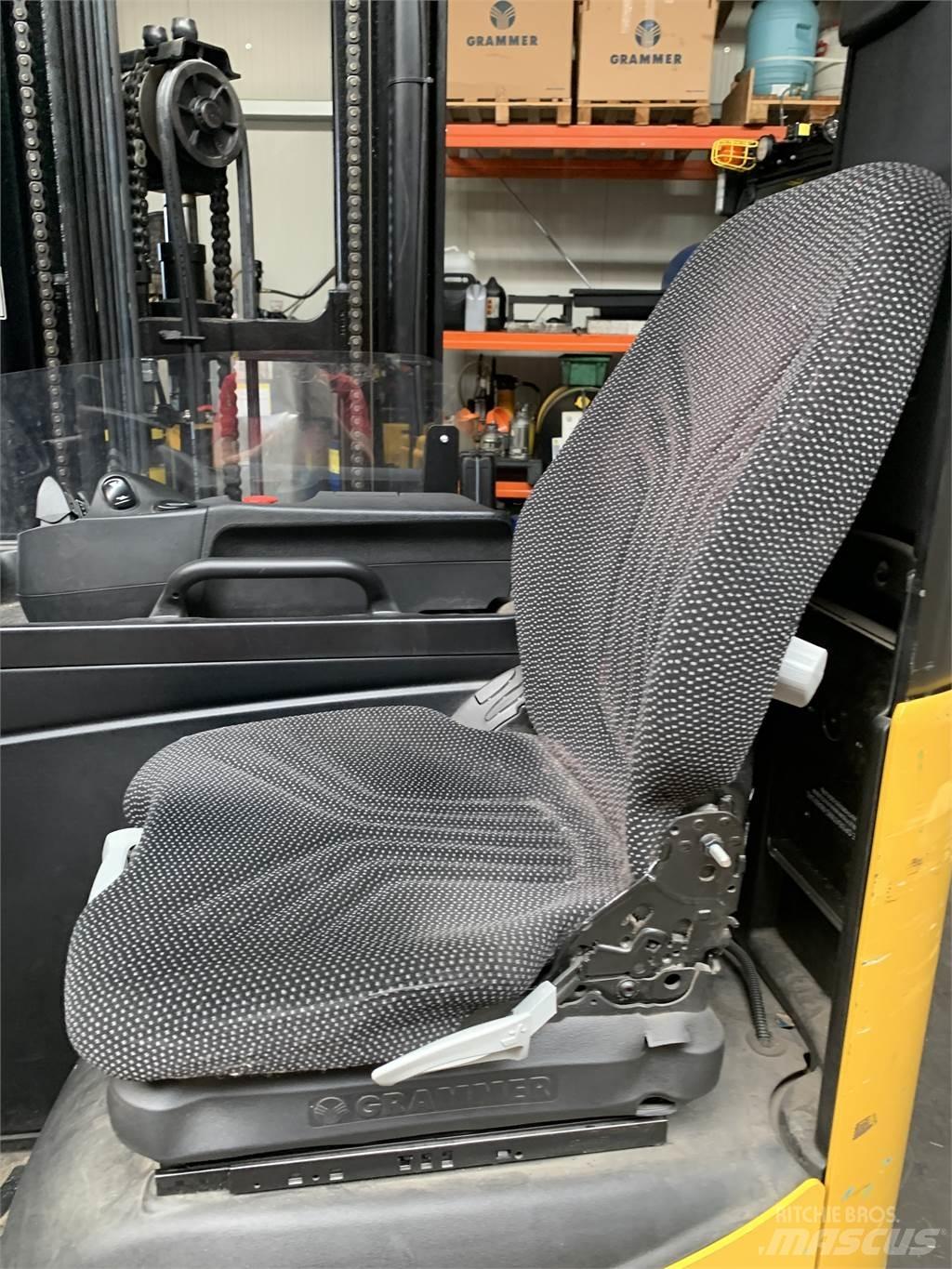 Yale MR14 Reachtruck voor hoog niveau