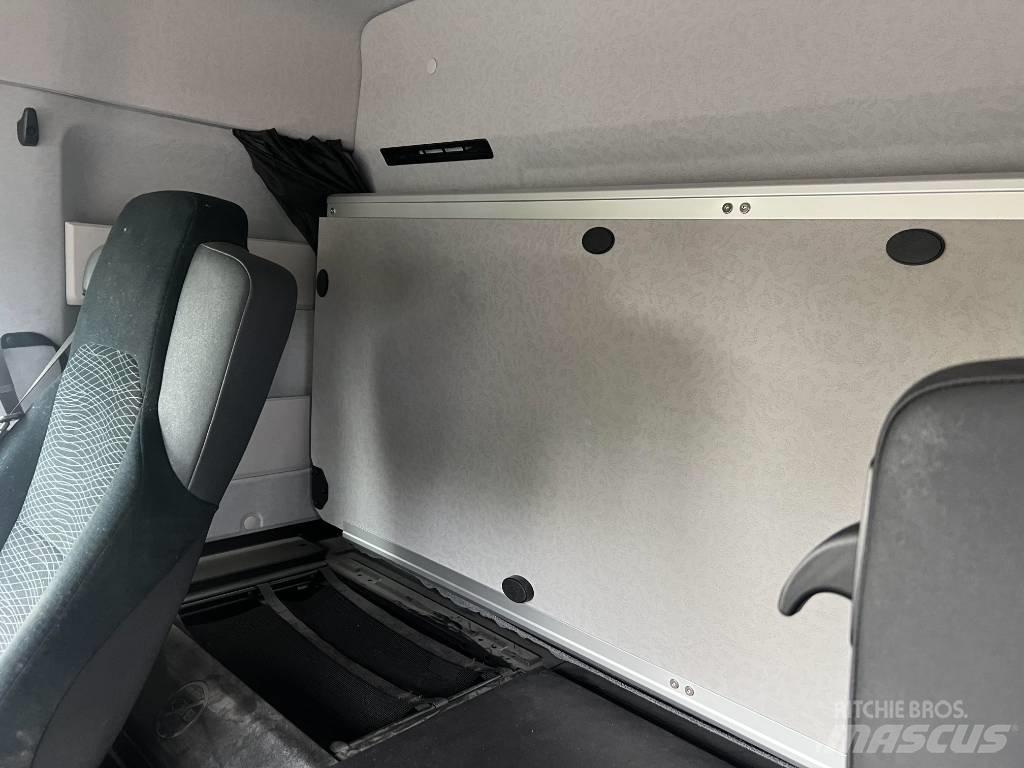 Mercedes-Benz 4153 Vlakke laadvloer met kraan