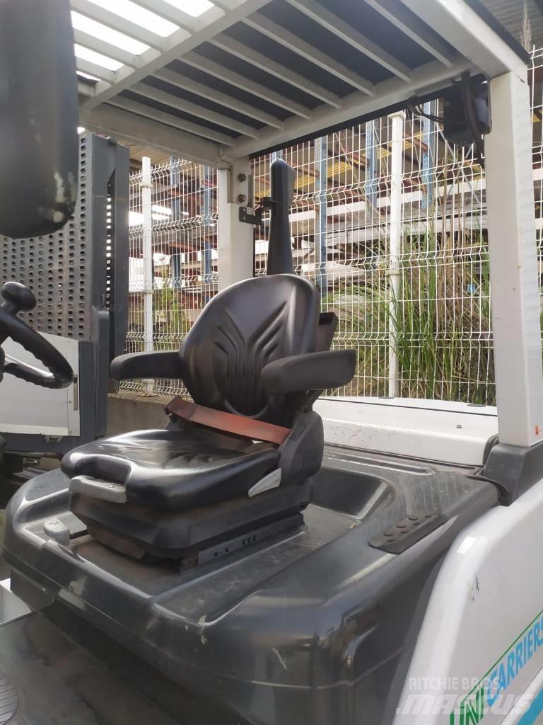 UniCarriers D1F4A40Q Zijlader