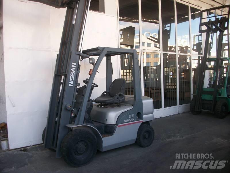 Nissan PL02A25 LPG heftrucks