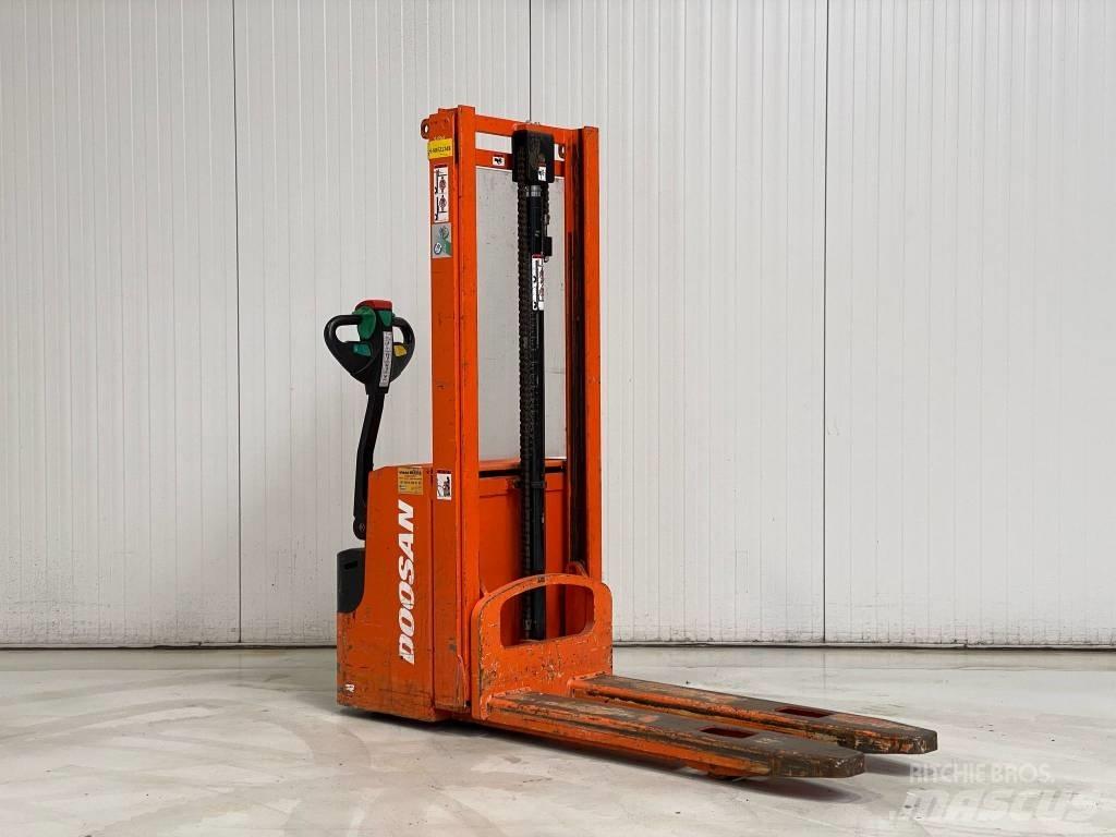 Doosan LEDS12.5C Stapelaar meeloop