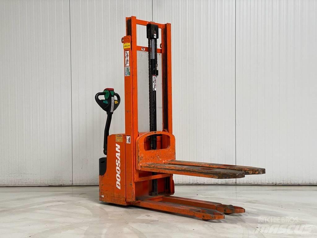 Doosan LEDS12.5C Stapelaar meeloop