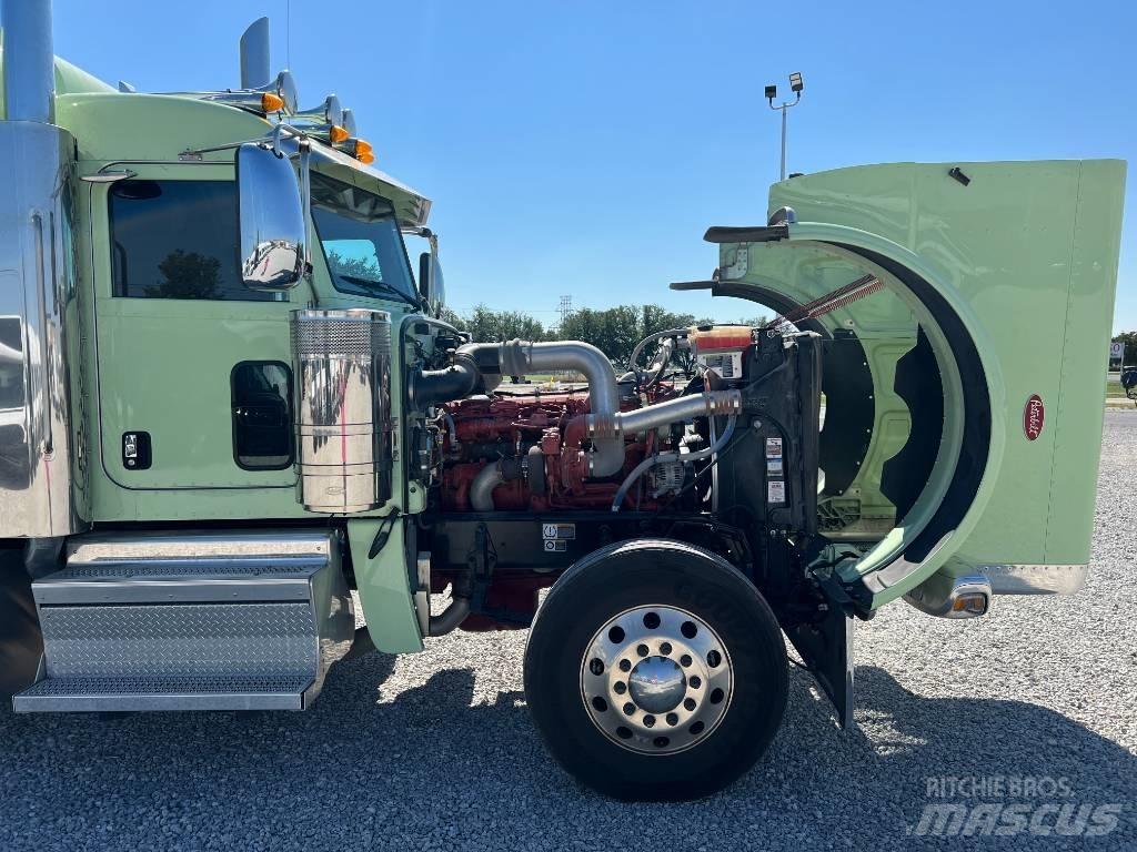 Peterbilt 389 Trekkers
