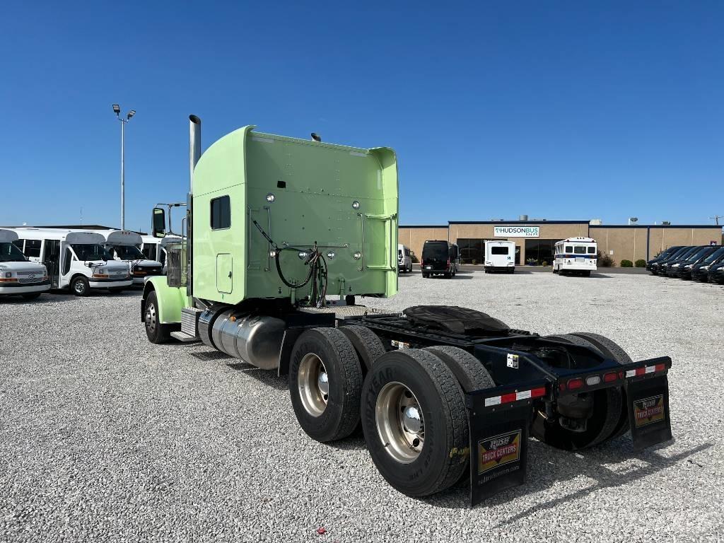 Peterbilt 389 Trekkers