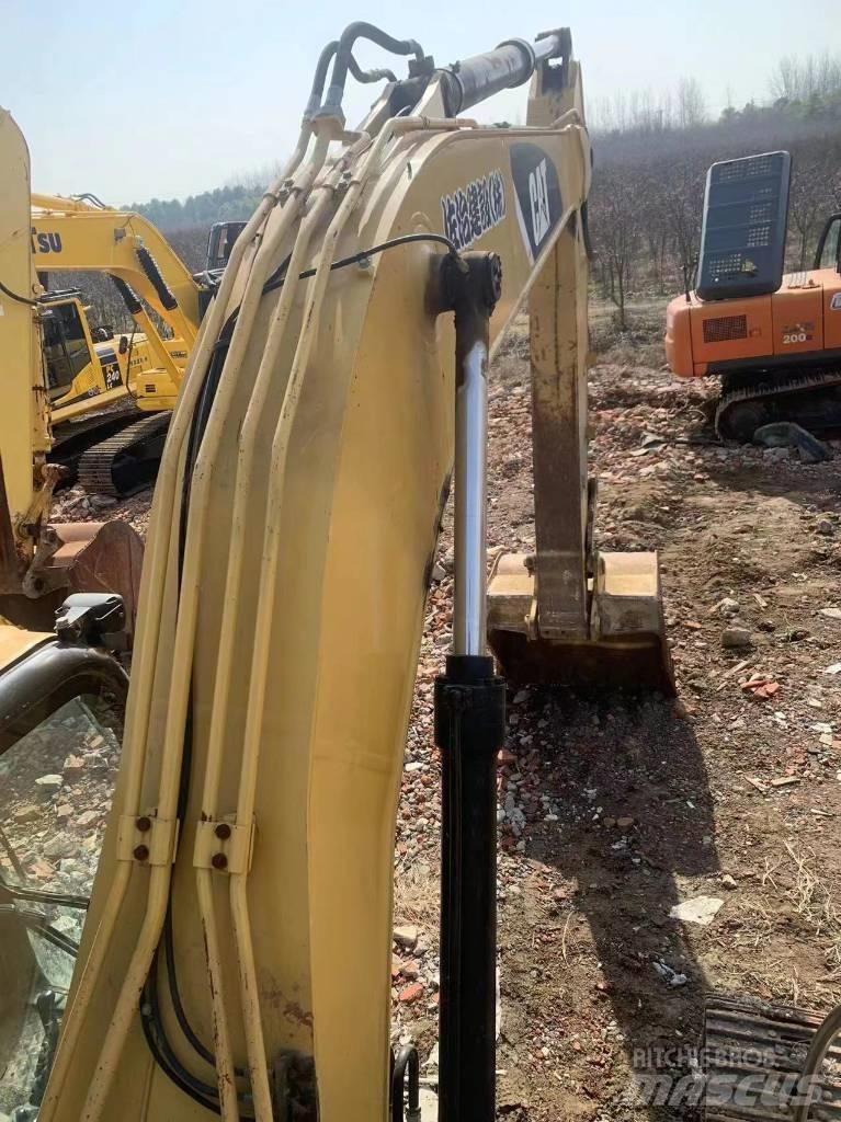 CAT 323D2 Rupsgraafmachines