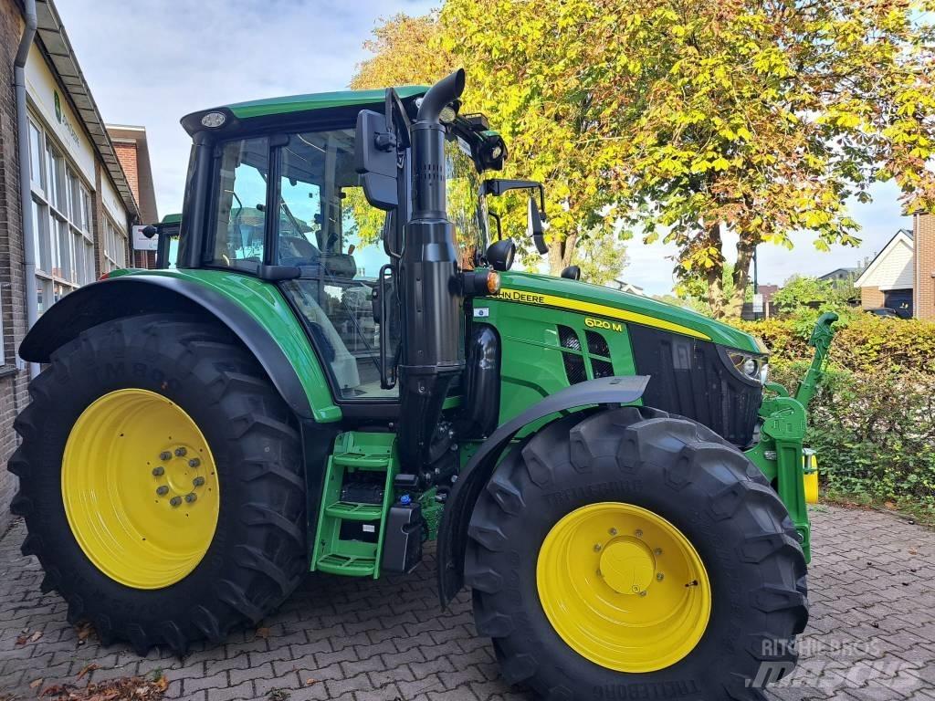 John Deere 6120M Tractoren