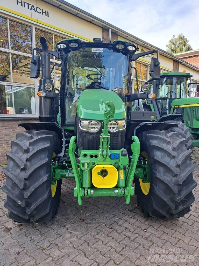 John Deere 6120M Tractoren