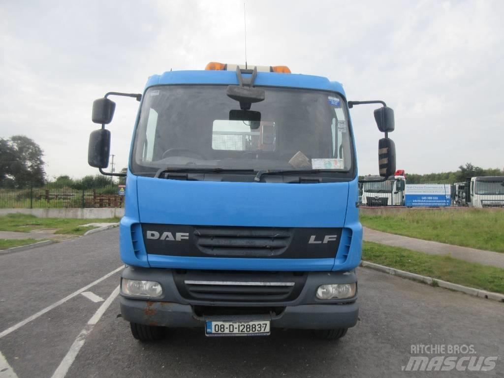 DAF 55.220 Vlakke laadvloer met kraan