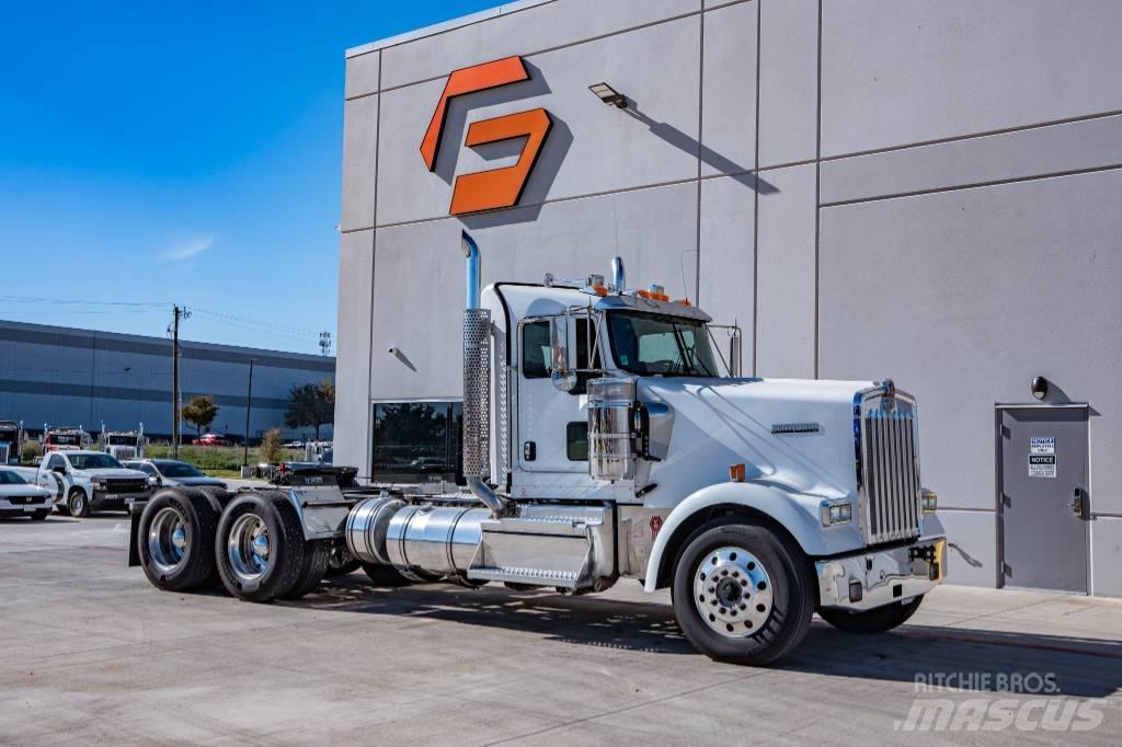 Kenworth W900 Trekkers