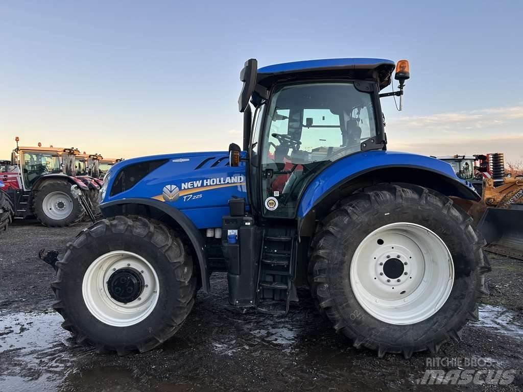 New Holland T7.225 Tractoren