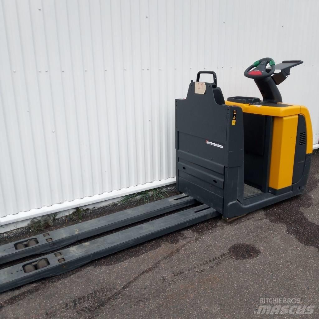 Jungheinrich ECE 225 Orderpicker voor laag niveau