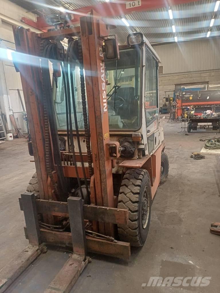 Nissan 33 U Diesel heftrucks