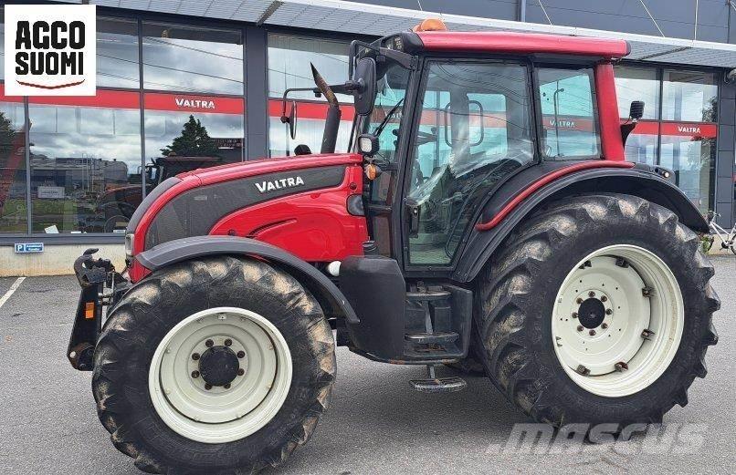 Valtra N121 H Tractoren