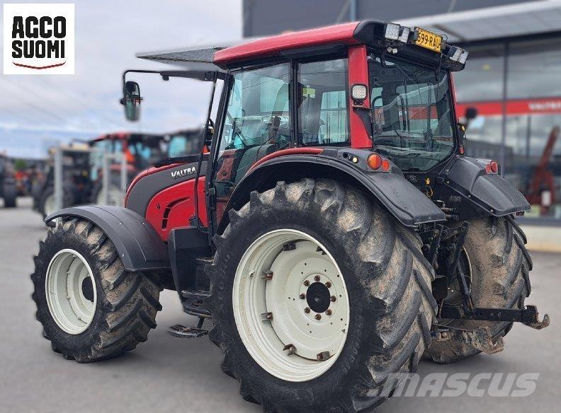 Valtra N121 H Tractoren