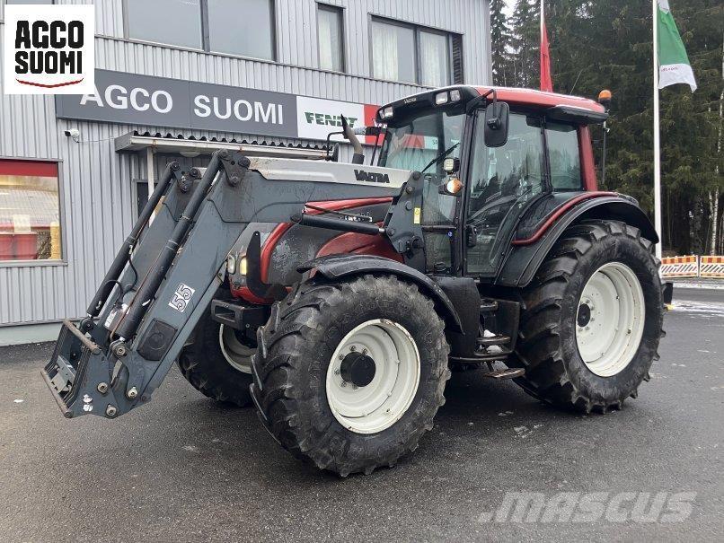 Valtra N121A Tractoren