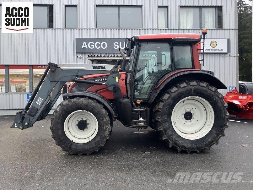 Valtra N121A Tractoren