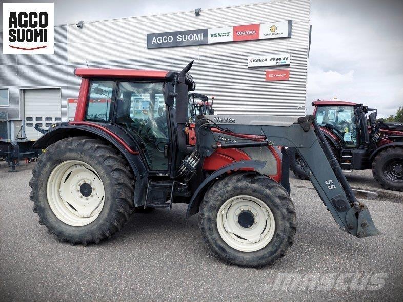 Valtra N141 HITECH Tractoren