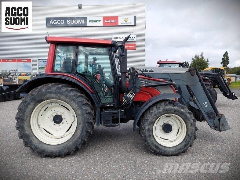Valtra N141 HITECH Tractoren