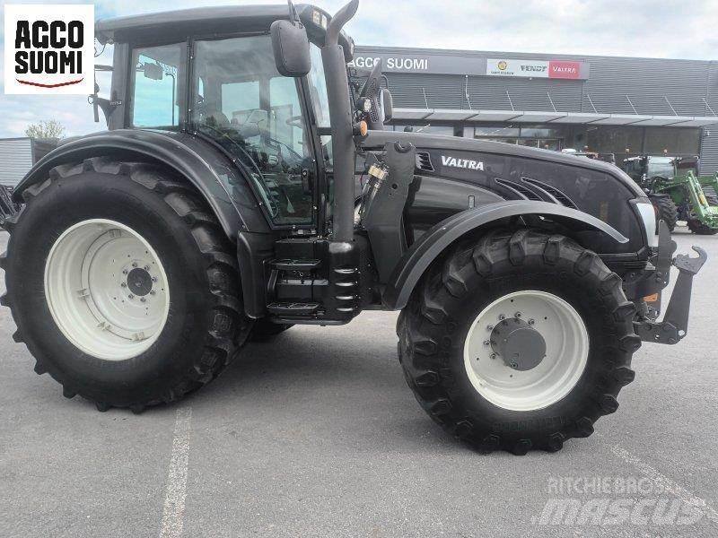 Valtra T213 VERSU Tractoren