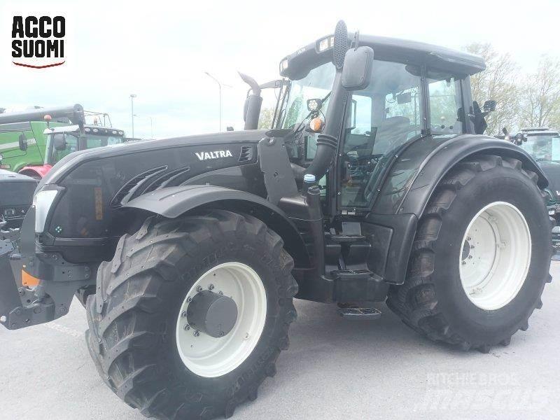 Valtra T213 VERSU Tractoren