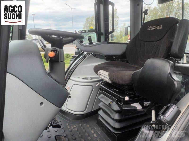 Valtra T213 VERSU Tractoren