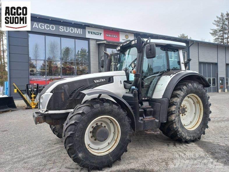 Valtra T213 VERSU Tractoren