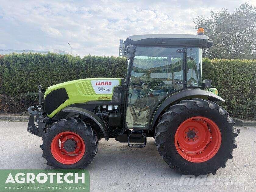 CLAAS NEXOS 220F Tractoren