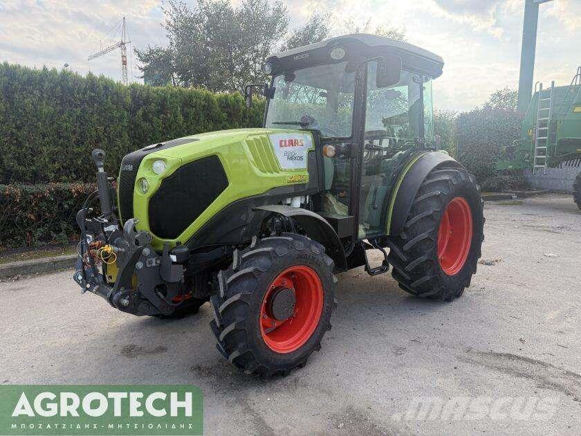 CLAAS NEXOS 220F Tractoren