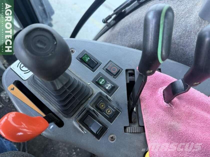 New Holland 8770 Tractoren