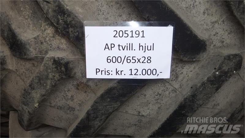 AP 600/65R28 Banden, wielen en velgen