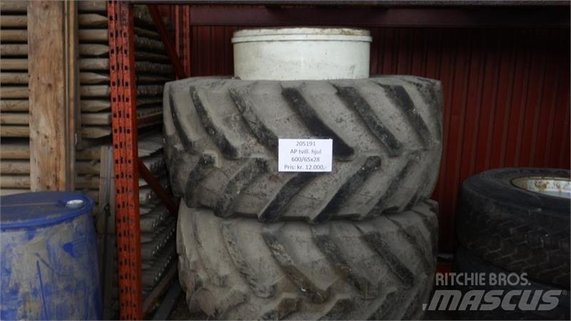 AP 600/65R28 Banden, wielen en velgen