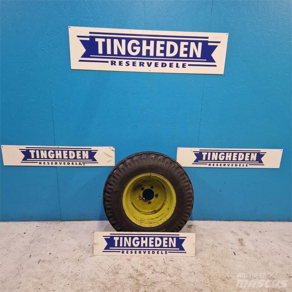  15 10.0/75-15 Banden, wielen en velgen