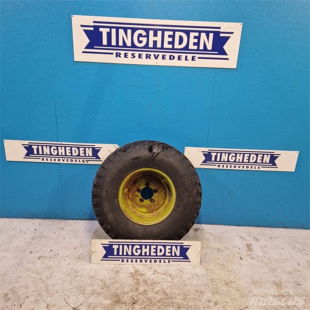  15.3 300/80-15.3 Banden, wielen en velgen