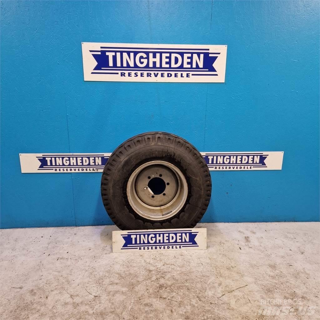  18 12.5/80-18 Banden, wielen en velgen