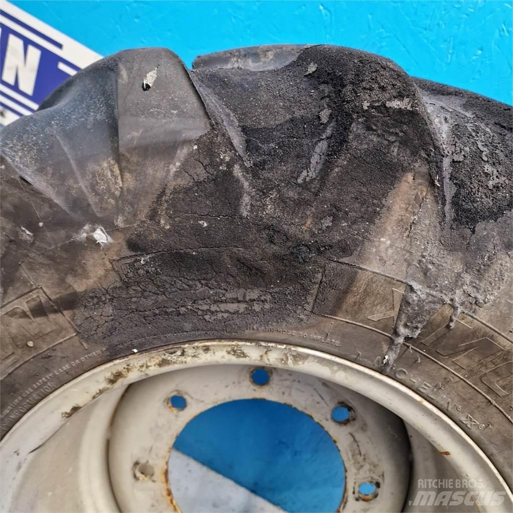  18 340/80R18 Banden, wielen en velgen