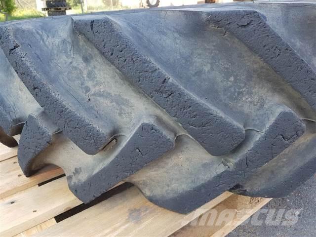  24 15.5/80R24 Banden, wielen en velgen