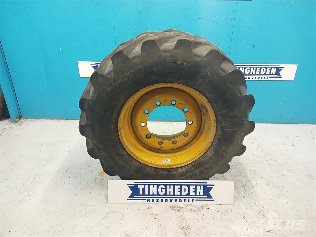  24 440/80-24 Banden, wielen en velgen