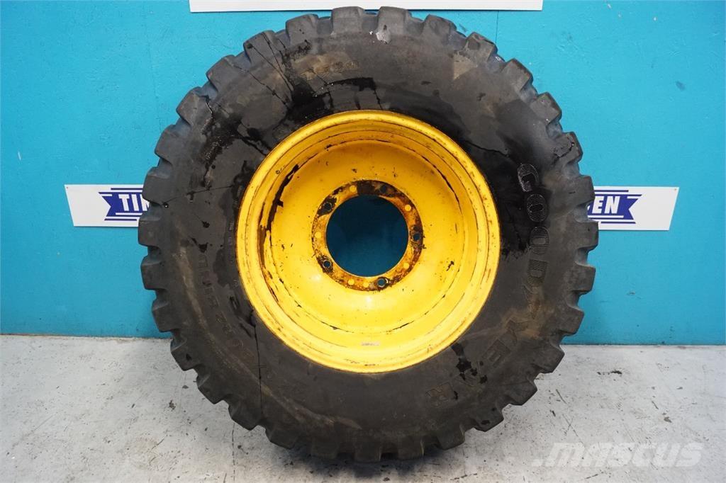  28 440/80R28 Banden, wielen en velgen