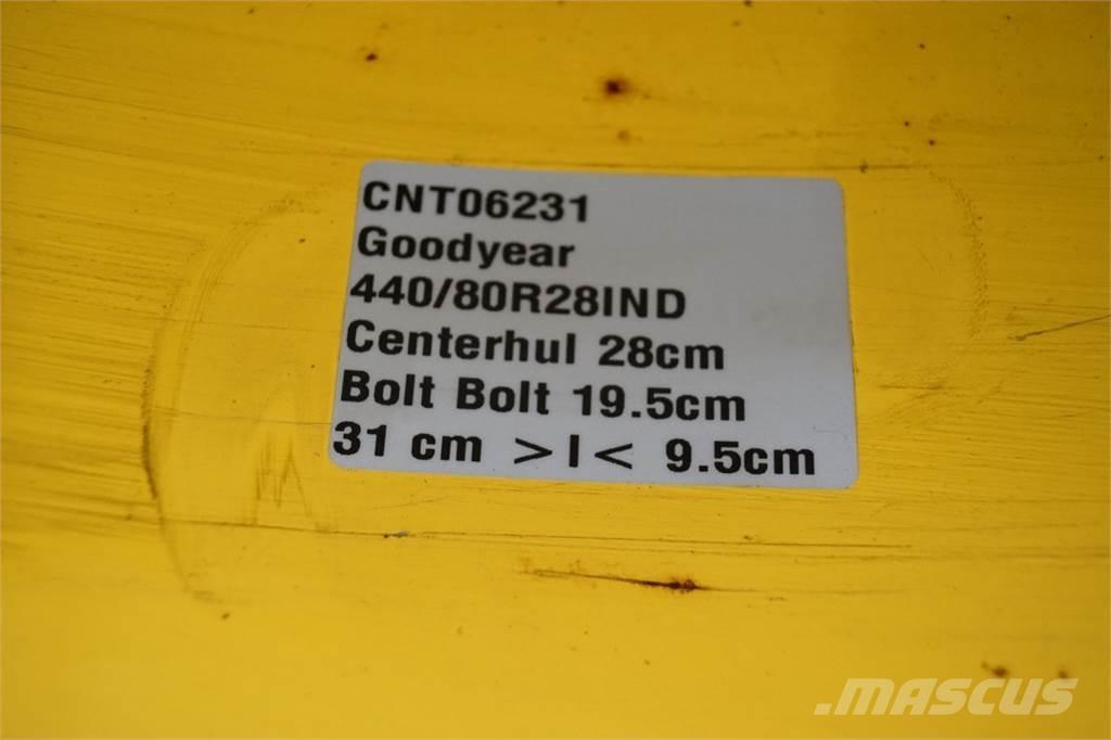  28 440/80R28 Banden, wielen en velgen