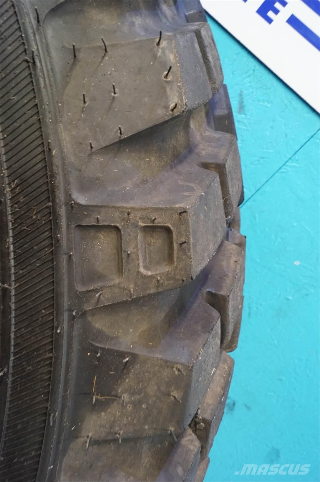  28 440/80R28 Banden, wielen en velgen
