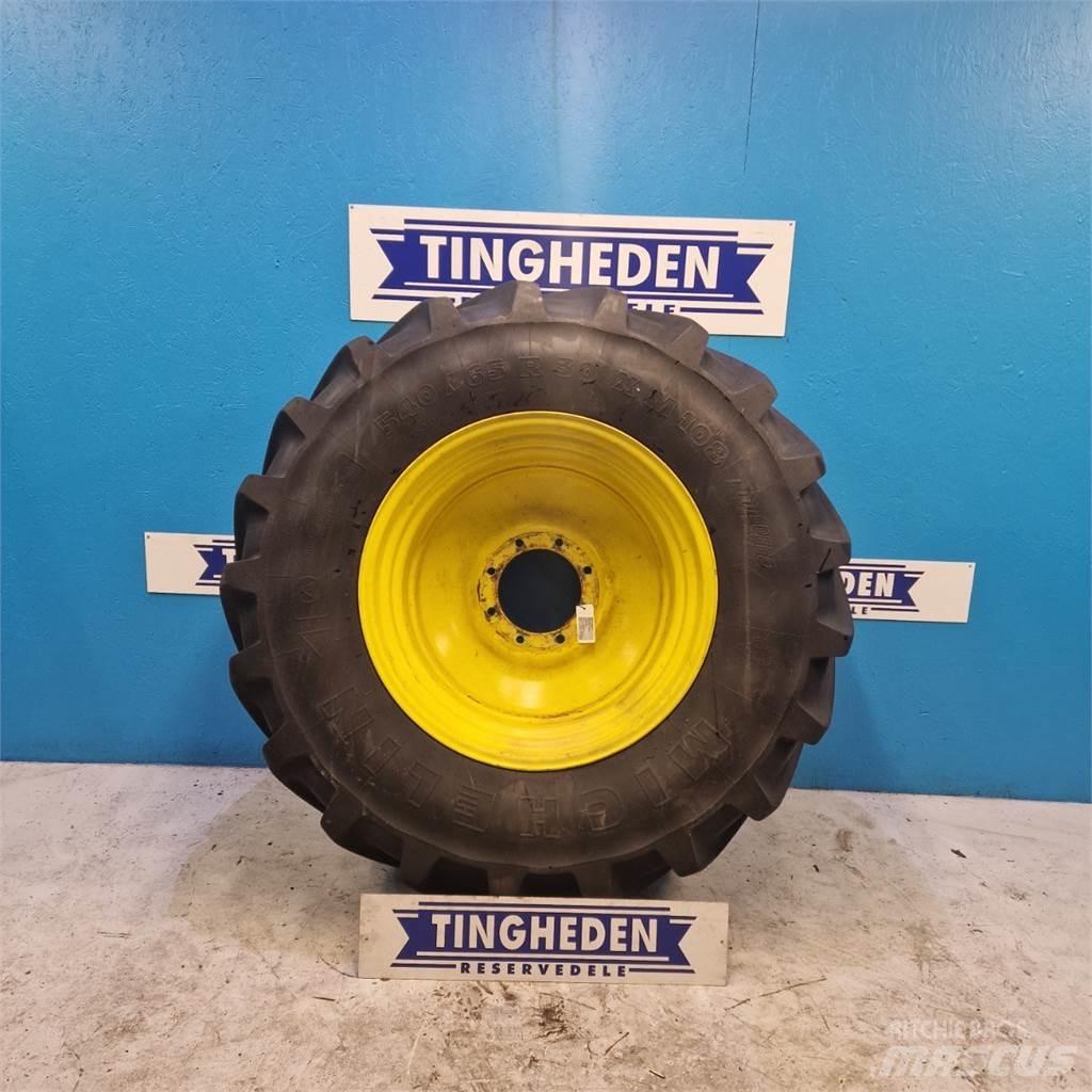  30 540/65 R30 Banden, wielen en velgen