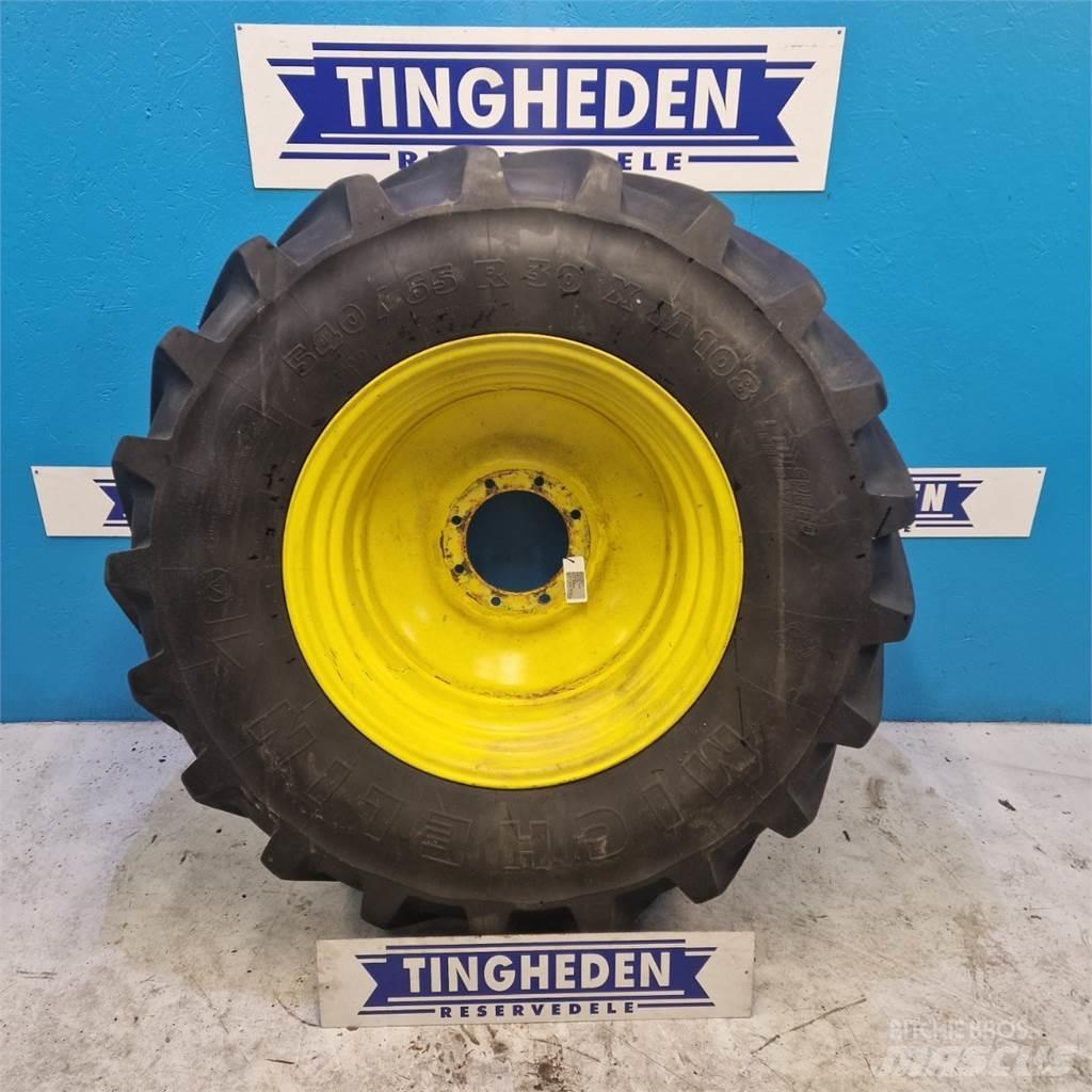  30 540/65 R30 Banden, wielen en velgen
